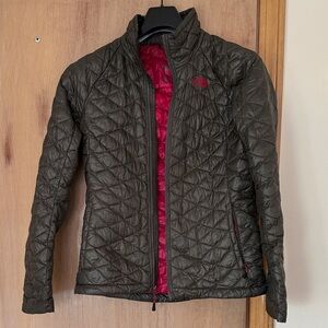 The North Face Quilted Jacket in Dark Green and Crimson